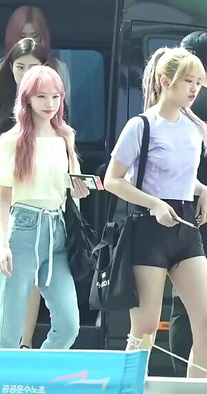 IZ*ONE Hyewon bouncy