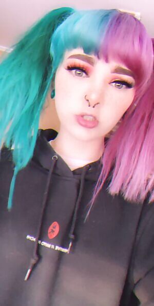 Let me drool all over your cock🤤