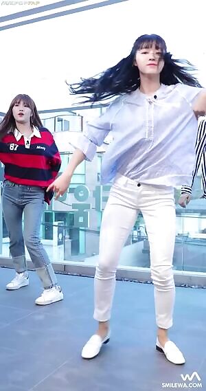 Oh My Girl - Yooa's Tight Butt