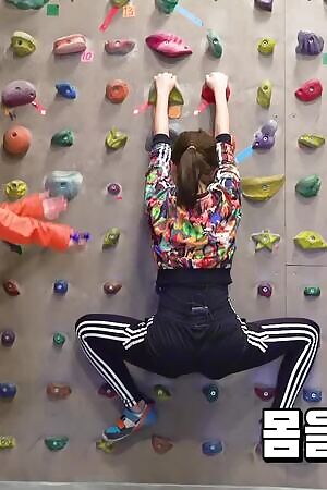 CLC Seungyeon rock climbing