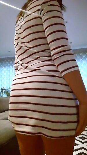 Ok, Let's start with the backside. Do you like my booty? Now, wait for the titty side ;)