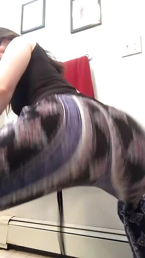 Not the best but it still jiggles 🤷🏻‍♀️ I need more pants like this