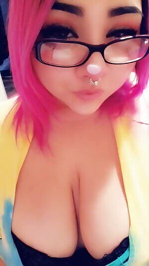 Come spend some time with this thick nerdy nympho. Fuck my slutty mouth, play with my big tits, or lets get into some friendly fun. Vanilla to me and with live and clips. 15 minutes only $25!