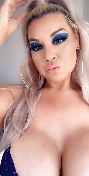 Blue make up