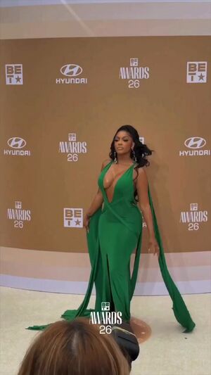Celebs Big Tits Celebrity Ebony MILF