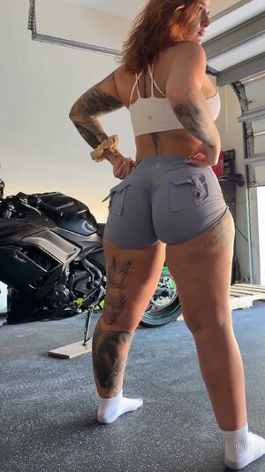 Tik Tok Ass Shaking Curvy Fit