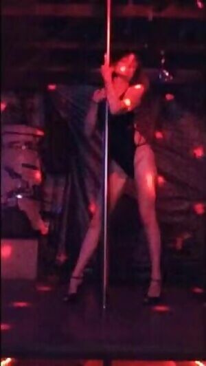 I inally got my chance to try a stripper pole, had always wanted to do this!