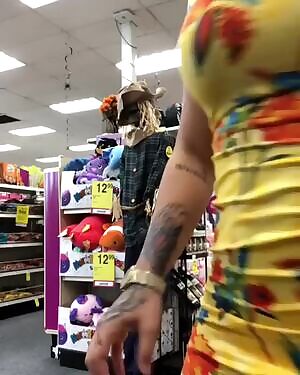 Scarecrow getting twerked on