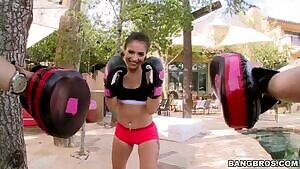 Boxing with Jynx Maze