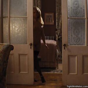 Margot Robbie in Wolf of Wall Street