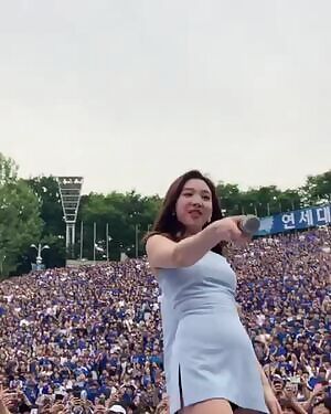 Twice-Nayeon close up