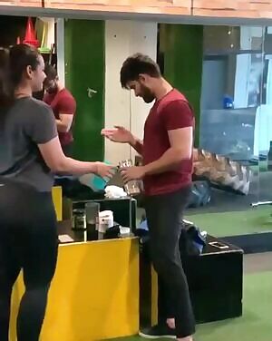 Indian chick's got some serious ass!