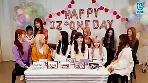 IZ*ONE - Kang Hyewon tight shirt