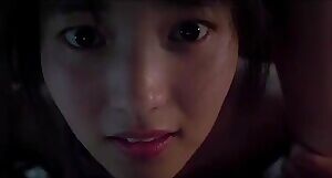 Kim Tae Ri and Kim Minhee in The Handmaiden