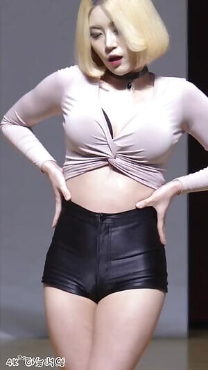 Girl Crush Bomi's pussy seaweed