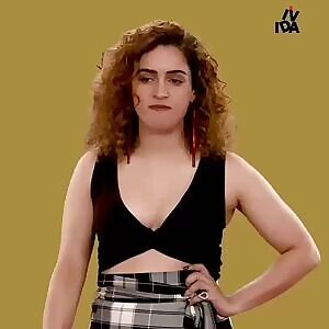 Sanya Malhotra's cleavage is the perfect cum target