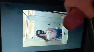 u/kittytinyfeets is seriously hot