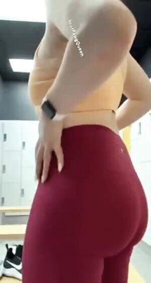 Trying out making gifs! If this does well... check back for a longer clip 😘🔥🍑