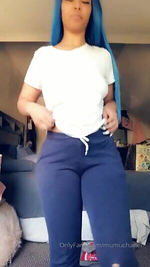 Free Mega folder of her get it fast full of s€xtapes - 