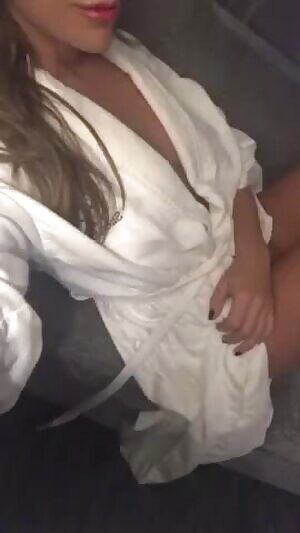 Hotel un. Too bad I’m all alone...