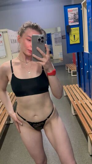 Leg Wrap Amateur Hotwife Lingerie Natural Tits