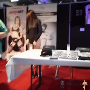 Lucky Fan Have His Wish Fullfilled by a Pornstar at Sexpo