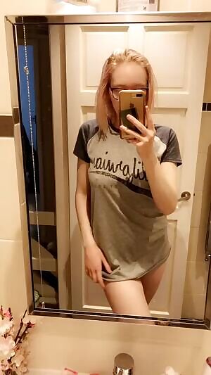 I just can’t stop lifting up my shirts 😳😉