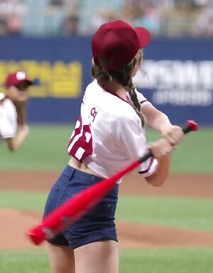 Laboum Soyeon's sporty butt