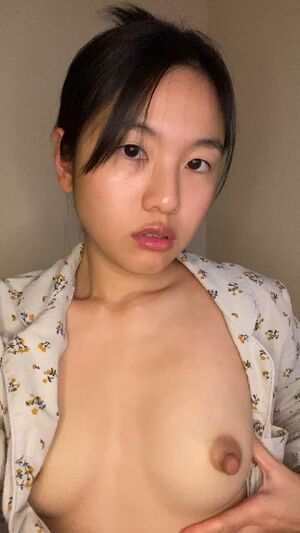 Asian mom who only breeds with white men ☺️