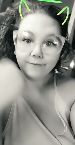 A devilish little tease for your friday morning wood 🤭😈