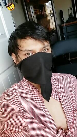 Little farm femboy! This is the first time I show anything above my neck. Hopefully I'm not too bad looking 😣💖