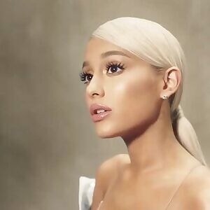 I want to lick those lips and suck that tongue! She looks tasty!