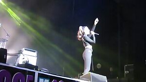 Hailee Steinfeld on stage