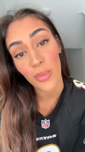 Titty Flexing 19honeysuckle 24/7 Babe Big Tits