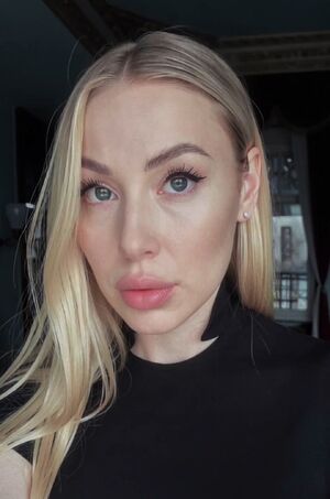 Flawed Boltons Big Tits Bimbo Bimbofication