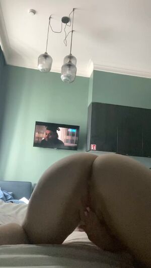 HairBrush Dildo Boobs Homemade MILF Masturbating