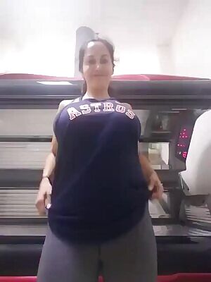 Tittydrop in the gym 😍