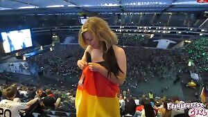 FrankfurterGirl - Music Festival Flashing