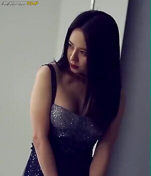 Running Man - Song Ji-Hyo showing why she is an 