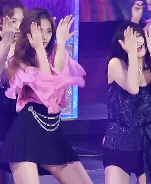 TWICE - Momo, Jihyo & Tzuyu