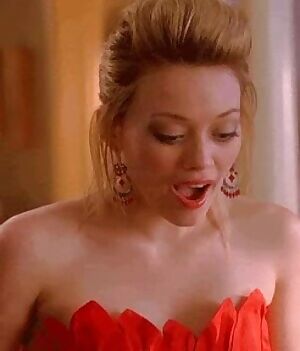 Flashing it to Hilary Duff