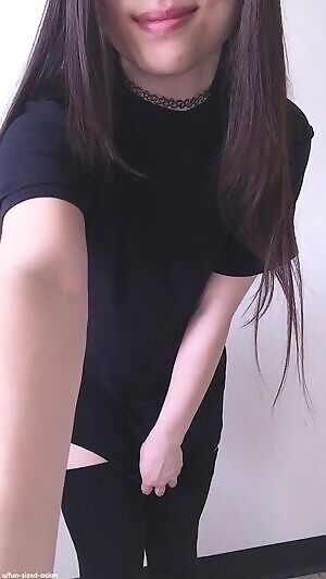 Simple tee and kneehighs 🙂